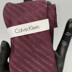 CALVIN KLEIN MAN TIE.